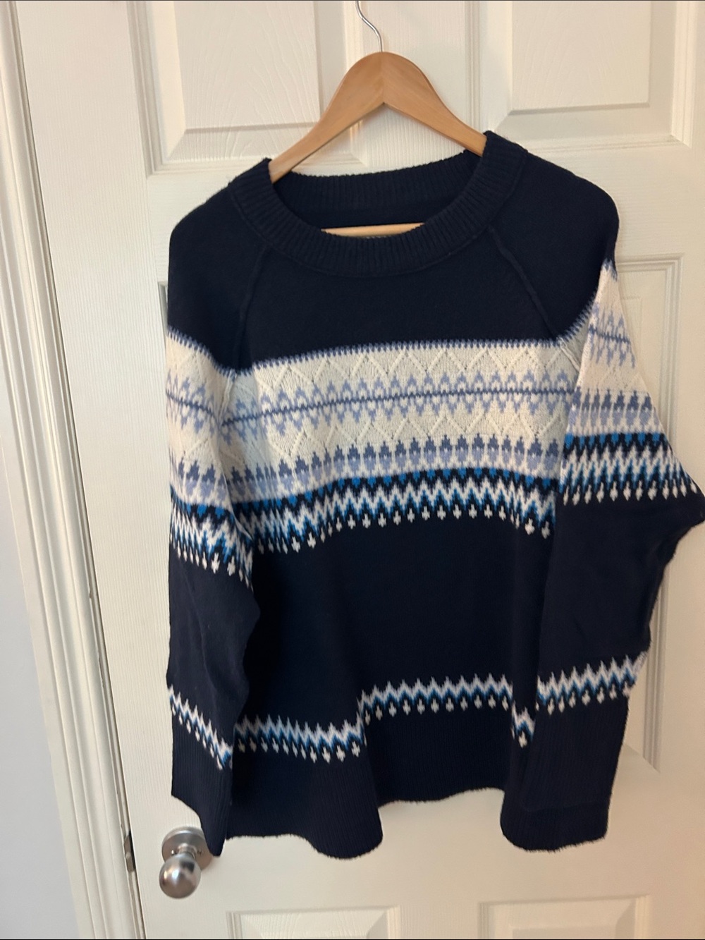 aerie Navy and White Crewneck Sweater